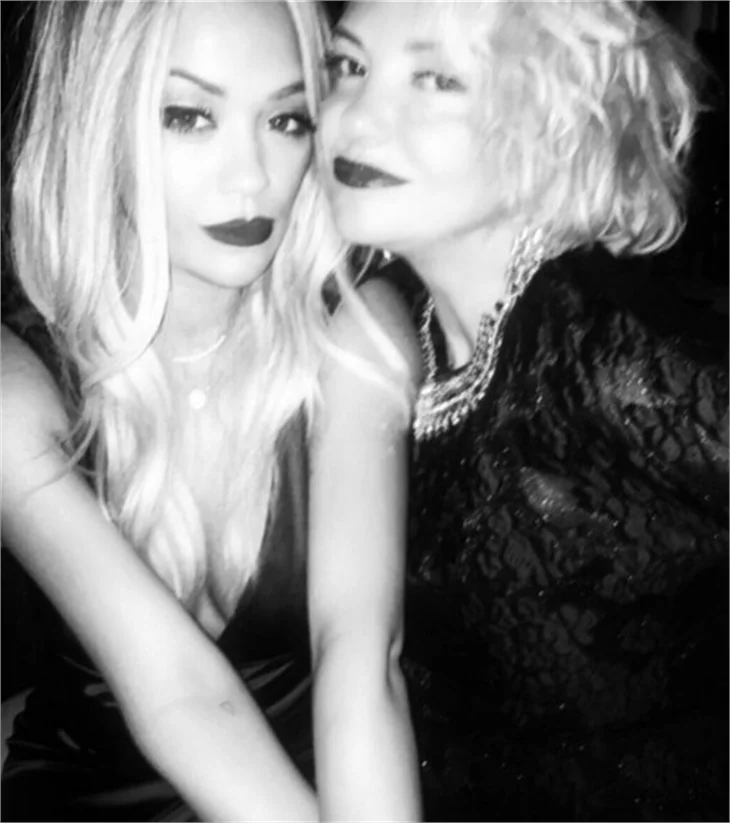 Rita Ora'nın annesi Instagram fenomeni oldu