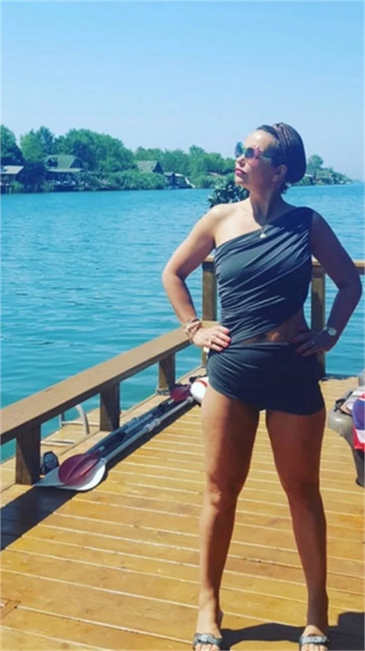 Rita Ora'nın annesi Instagram fenomeni oldu