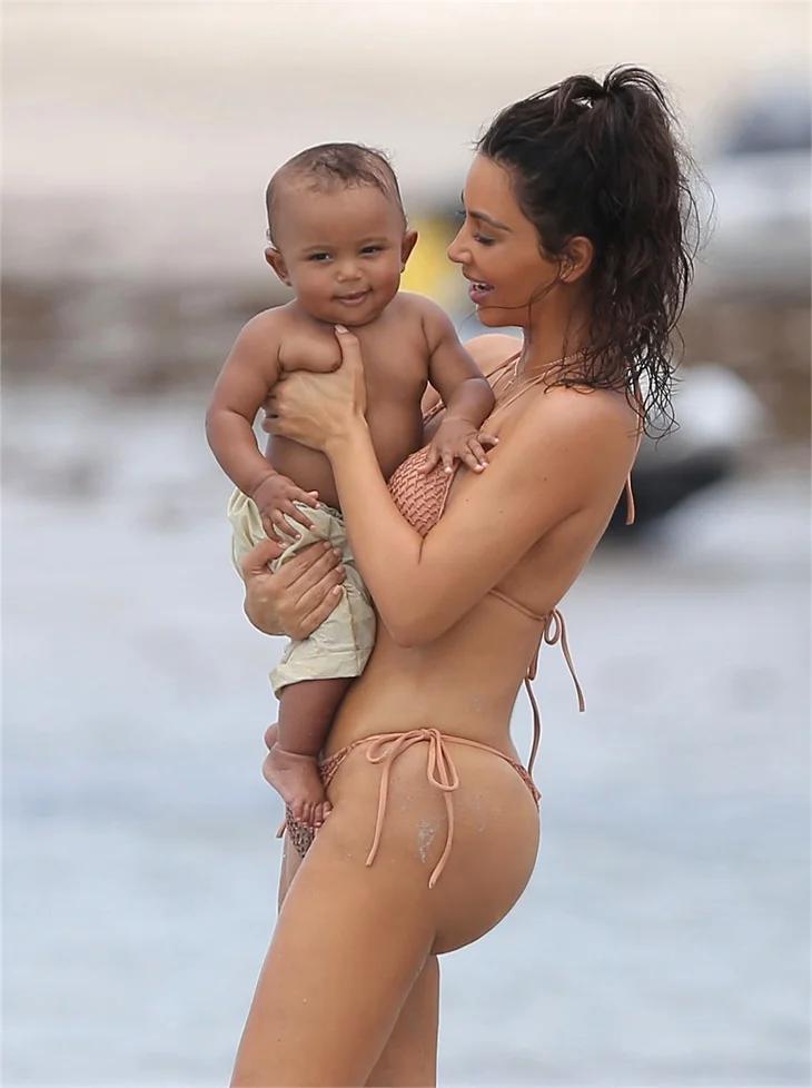 Kim Kardashian'dan yürek hoplatan tatil