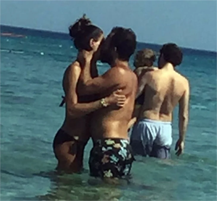 Hande'den ayrılıp eski sevgilisine geri döndü!