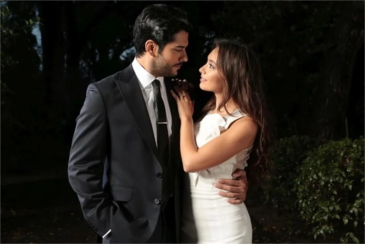 Küslük bitti! Burak Özçivit ile Neslihan Atagül barıştı!