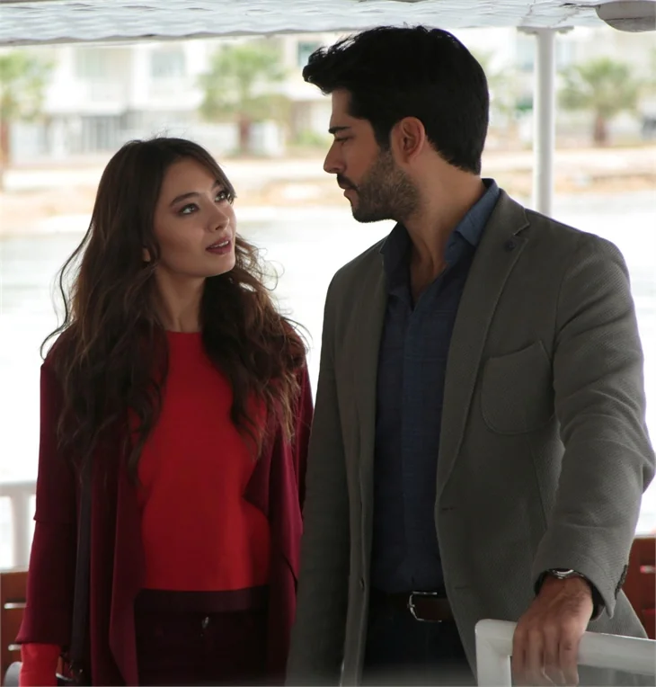 Küslük bitti! Burak Özçivit ile Neslihan Atagül barıştı!