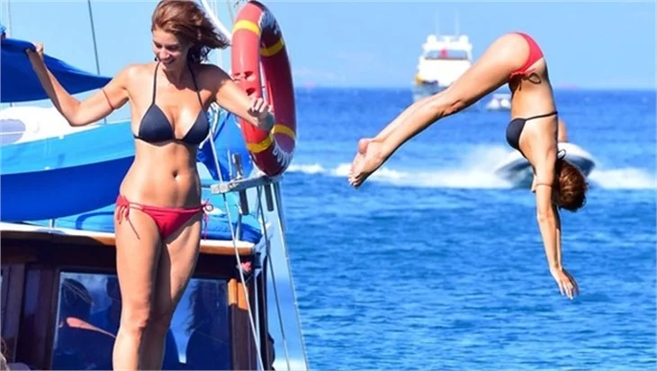 Fosforlu Ayça Varlıer’in deniz keyfi