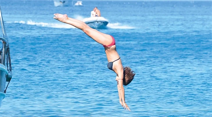 Fosforlu Ayça Varlıer’in deniz keyfi