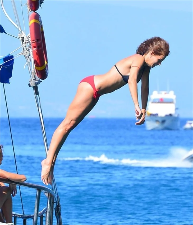 Fosforlu Ayça Varlıer’in deniz keyfi