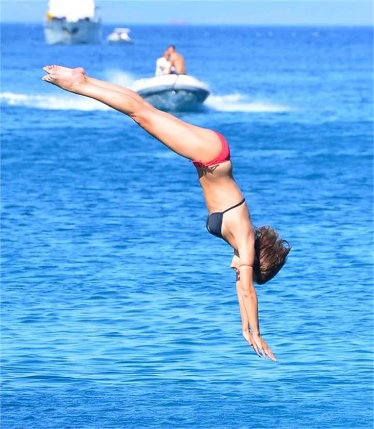 Fosforlu Ayça Varlıer’in deniz keyfi