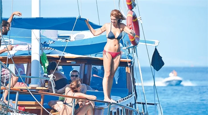 Fosforlu Ayça Varlıer’in deniz keyfi