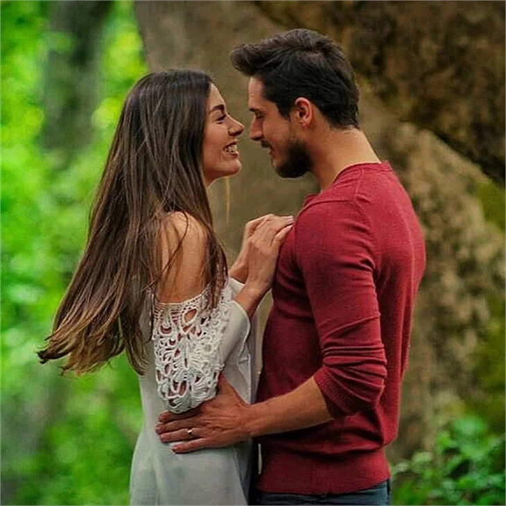 Bir dizi aşkı daha evliliğe gidiyor!