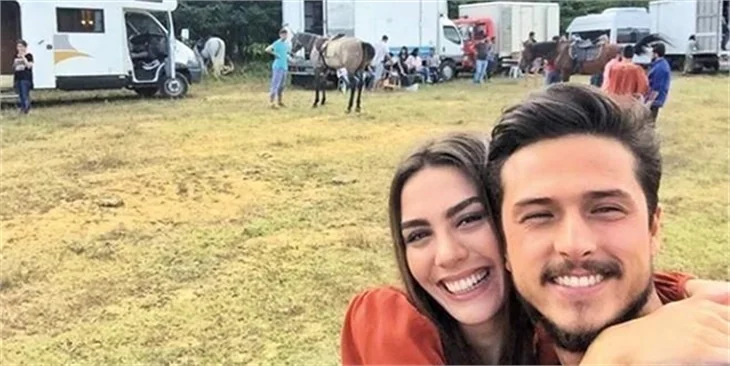 Bir dizi aşkı daha evliliğe gidiyor!