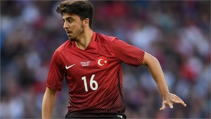 Ozan Tufan, Jelena'yı beğendi; Instagram'ı kapattı!