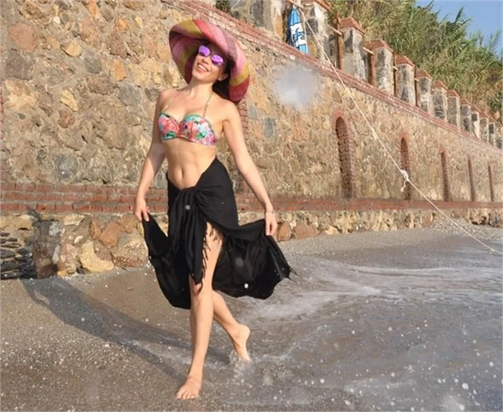 Burcu Güneş tatilde