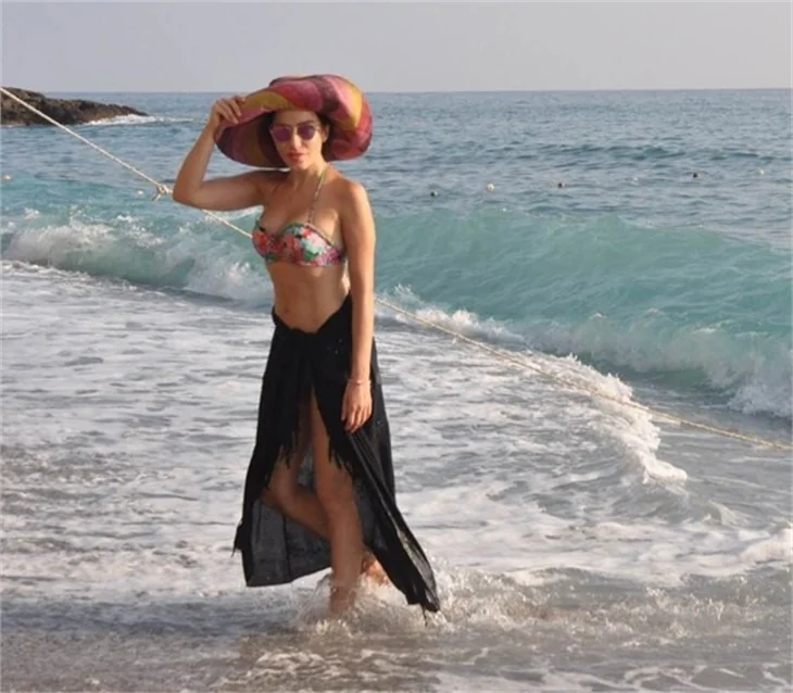 Burcu Güneş tatilde
