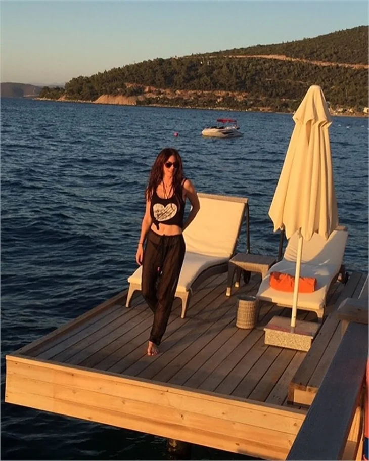Defne Samyeli'den olay yaratan paylaşım