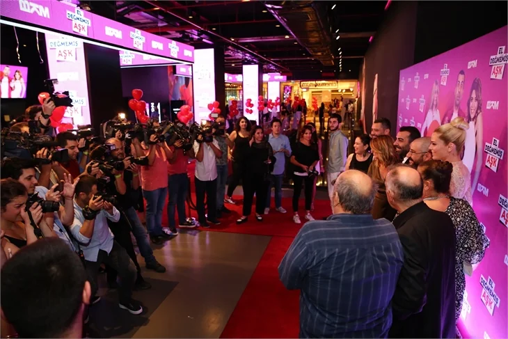 'El Değmemiş Aşk' filminin galası yapıldı!