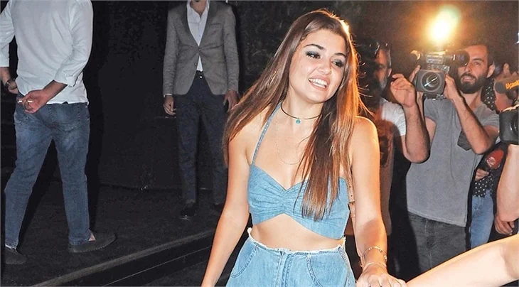 Hande Erçel tarzıyla şaşırttı