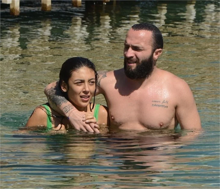 Berkay ve eşi Özlem Katipoğlu balayı tatilinde