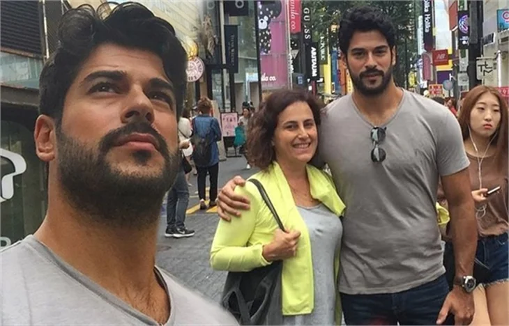 Burak Özçivit ve Hilal Saral'ın Seul turu