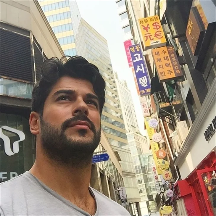 Burak Özçivit ve Hilal Saral'ın Seul turu