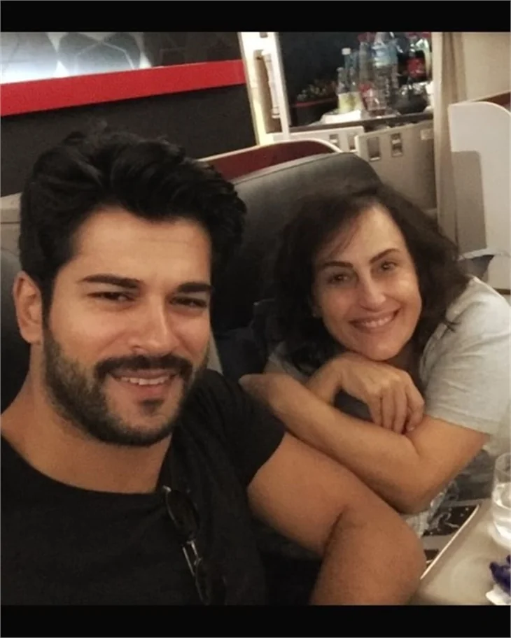 Burak Özçivit ve Hilal Saral'ın Seul turu