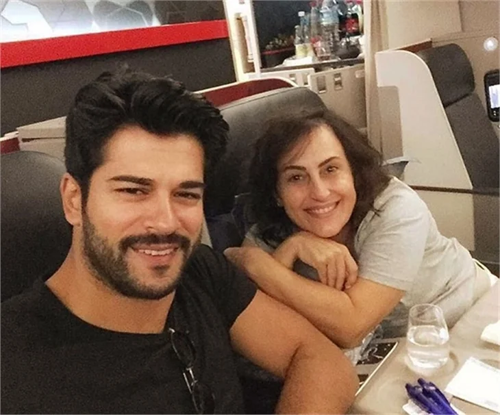 Burak Özçivit ve Hilal Saral'ın Seul turu