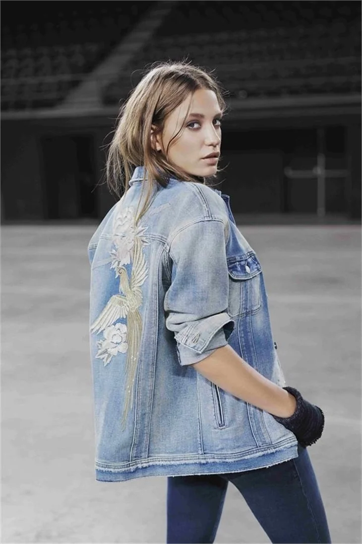Serenay Sarıkaya ile Engin Akyürek aynı dizide!