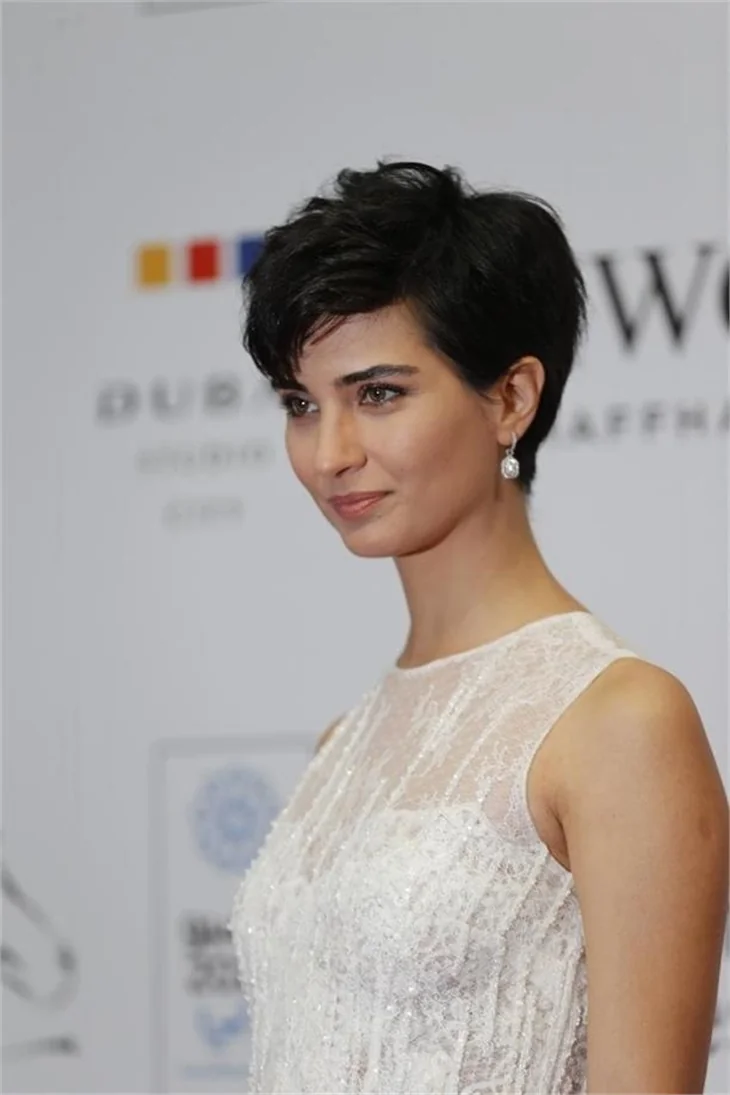 Tuba Büyüküstün'den sürpriz anlaşma