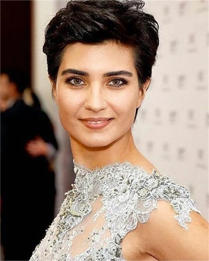 Tuba Büyüküstün'den sürpriz anlaşma