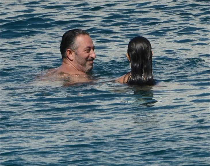 Cem Yılmaz, Ahu Yağtu ve oğlu Kemal ile tatilde