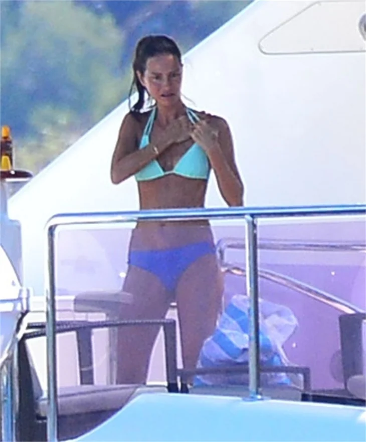 Yasemin Özilhan eşi ve çocuklarıyla Bodrum tatilinde