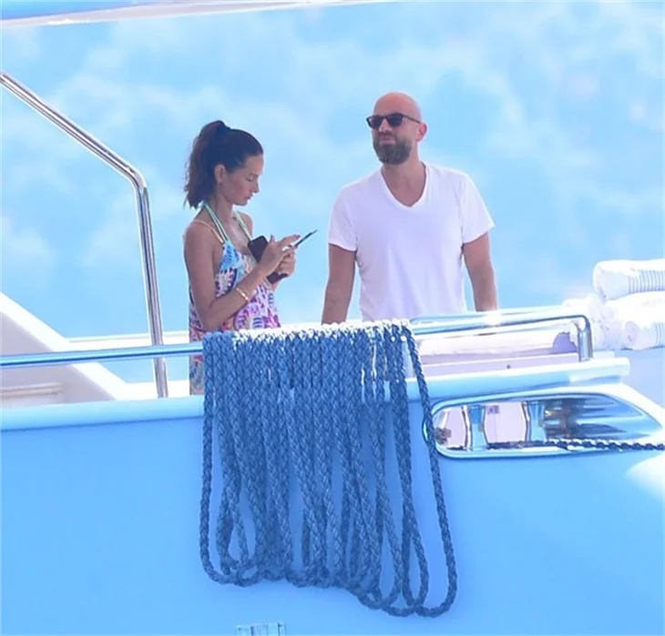 Yasemin Özilhan eşi ve çocuklarıyla Bodrum tatilinde