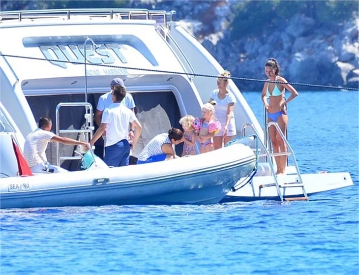 Yasemin Özilhan eşi ve çocuklarıyla Bodrum tatilinde