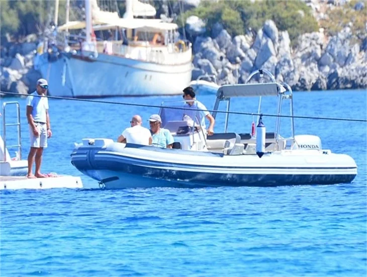 Yasemin Özilhan eşi ve çocuklarıyla Bodrum tatilinde