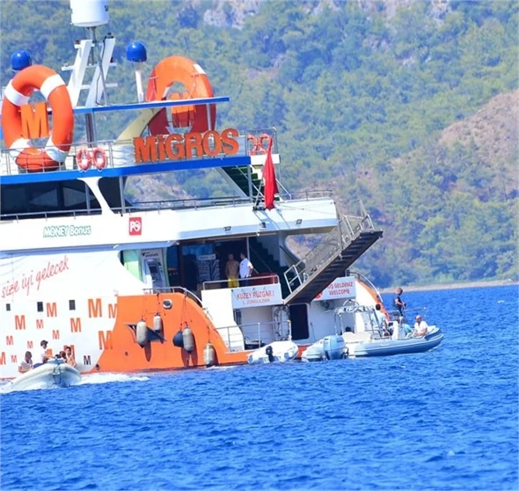 Yasemin Özilhan eşi ve çocuklarıyla Bodrum tatilinde