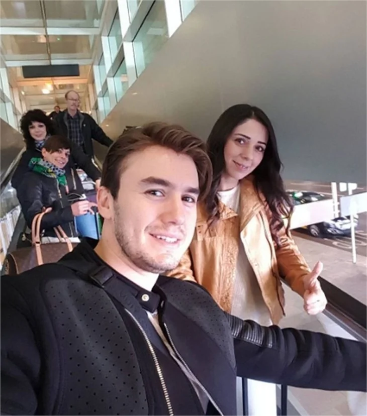 Mustafa Ceceli eşiyle birlikte hacca gitti