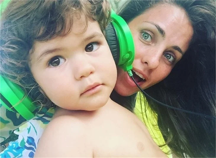 Aslı Tandoğan'ın mutlu aile pozu
