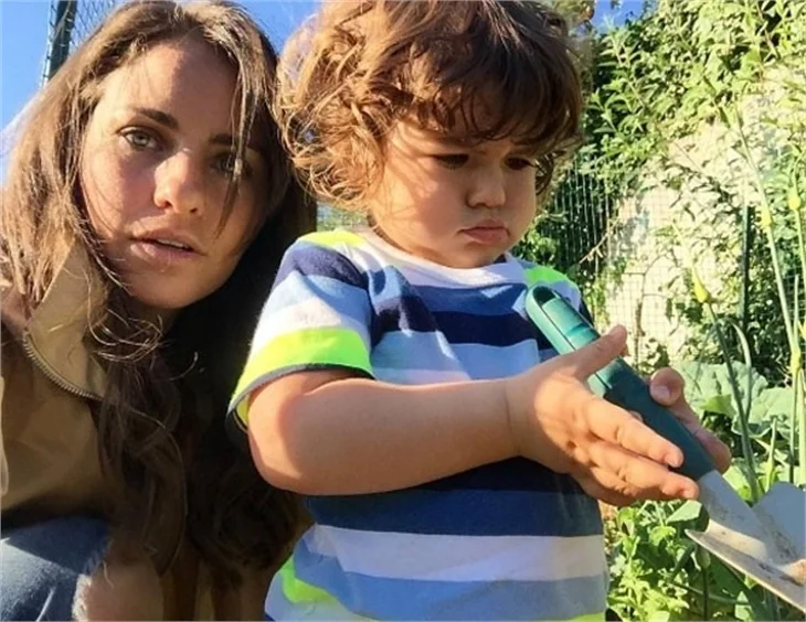 Aslı Tandoğan'ın mutlu aile pozu