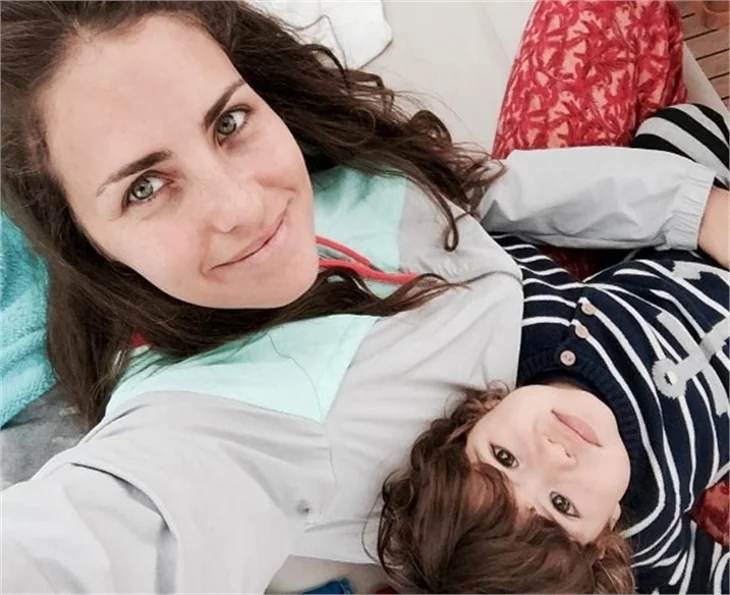 Aslı Tandoğan'ın mutlu aile pozu