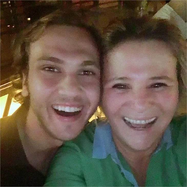 "İçerde" ekibinden ilk bölüm kutlaması