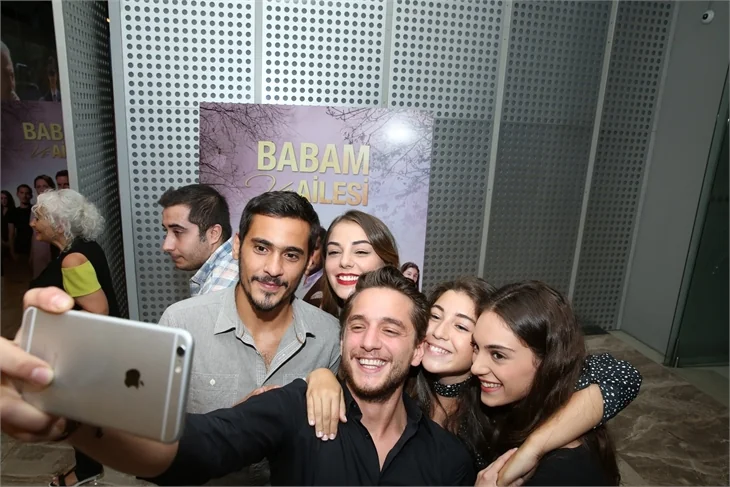 “Babam ve Ailesi” ekibi ilk bölümü birlikte izledi!