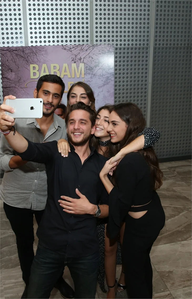 “Babam ve Ailesi” ekibi ilk bölümü birlikte izledi!