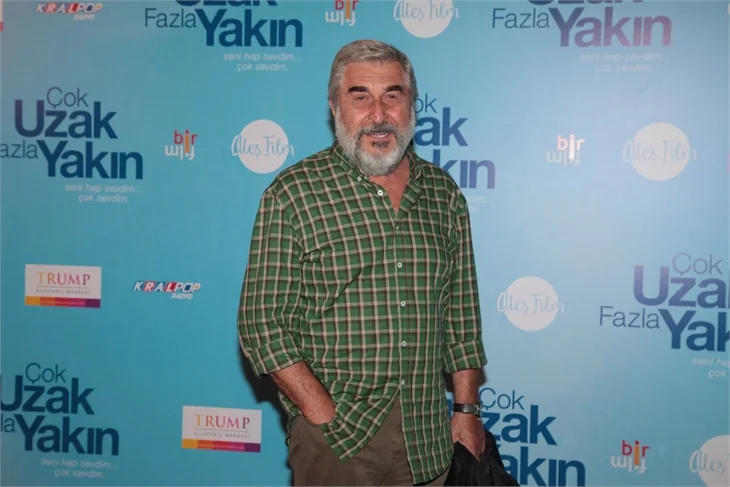 'Çok Uzak Fazla Yakın'ın galasına büyük ilgi!