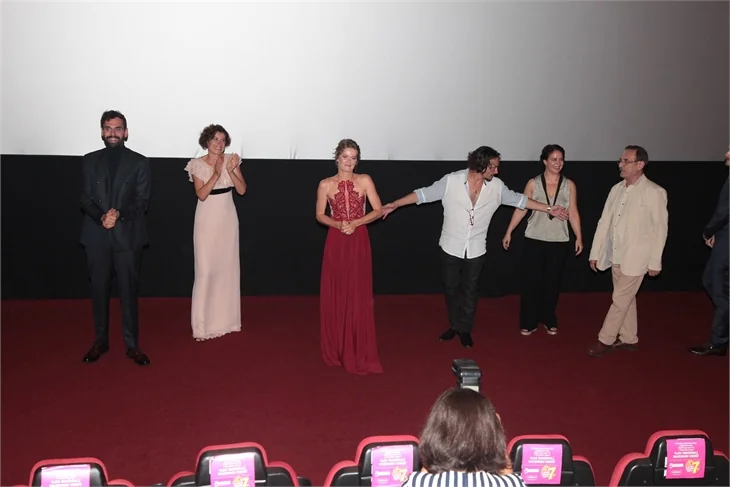 'Çok Uzak Fazla Yakın'ın galasına büyük ilgi!
