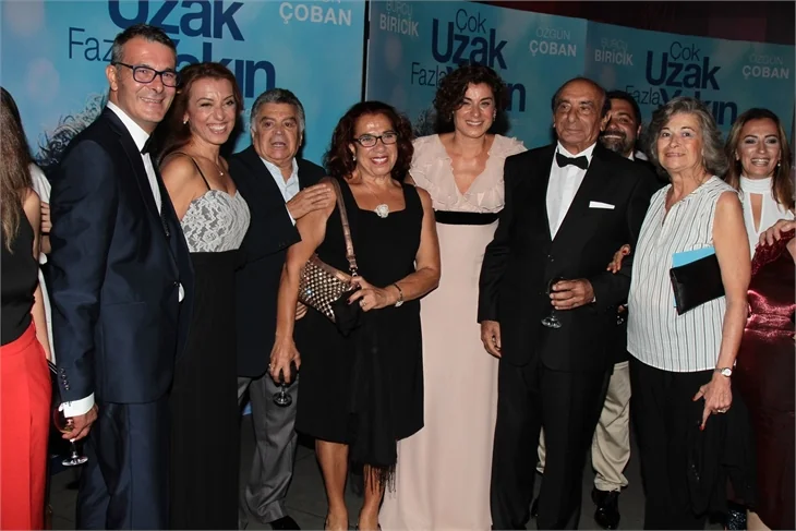 'Çok Uzak Fazla Yakın'ın galasına büyük ilgi!