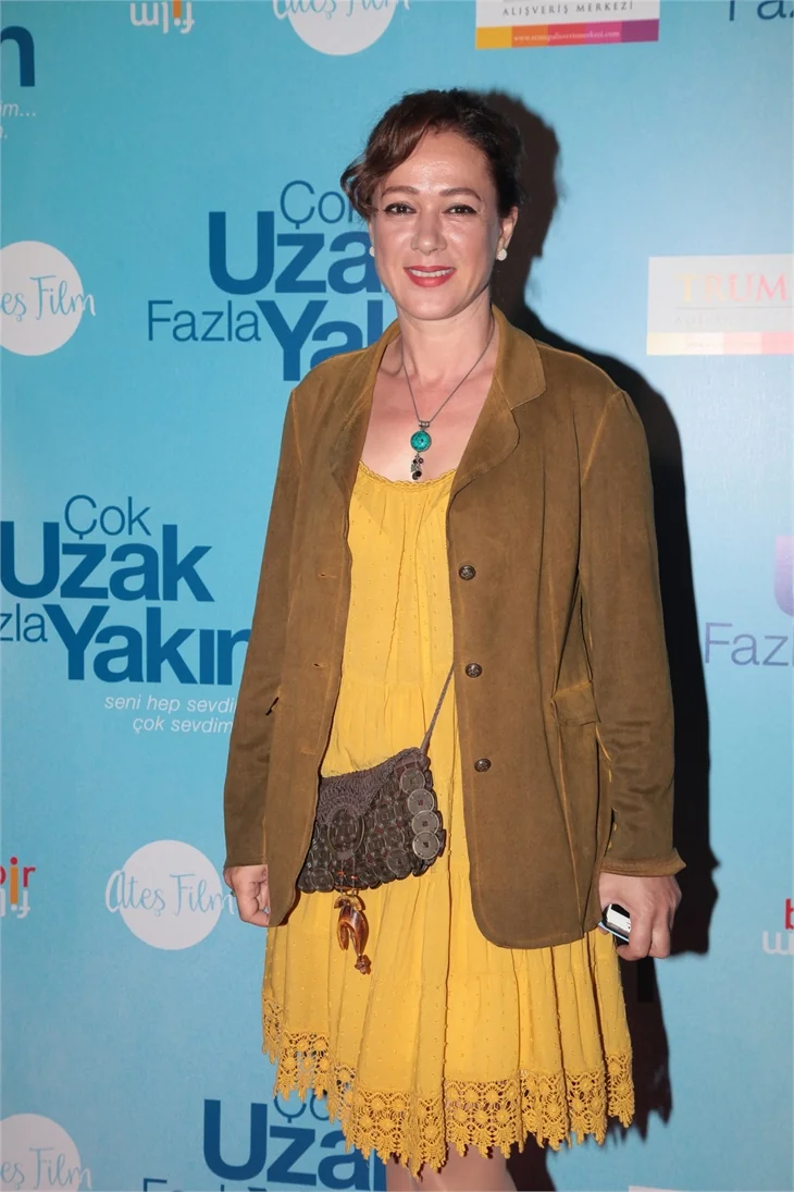 'Çok Uzak Fazla Yakın'ın galasına büyük ilgi!