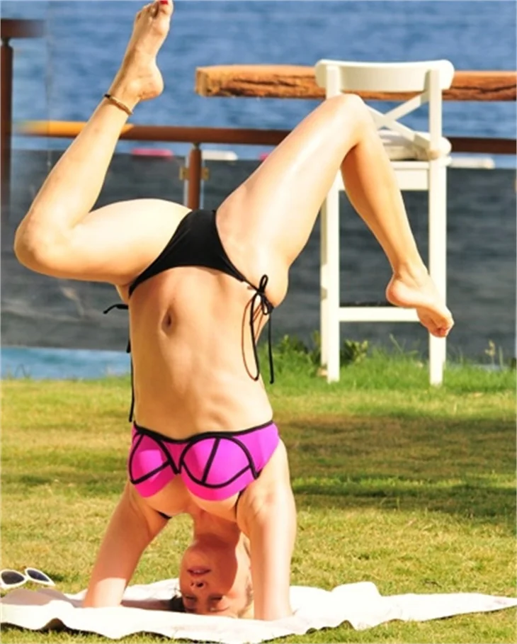 Elif Kaya konser öncesi yoga yaptı