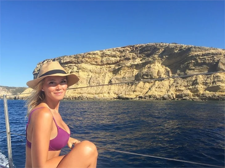 Ünlü sunucunun çıplak fotoğrafları internete sızdı