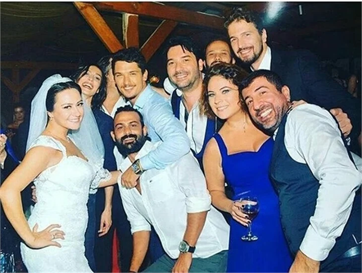 "Arka Sokaklar"ın komiseri Ozan Çobanoğlu ile Ezgi Sertel evlendi!