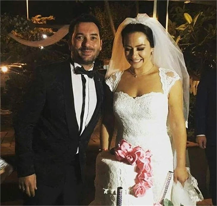 "Arka Sokaklar"ın komiseri Ozan Çobanoğlu ile Ezgi Sertel evlendi!