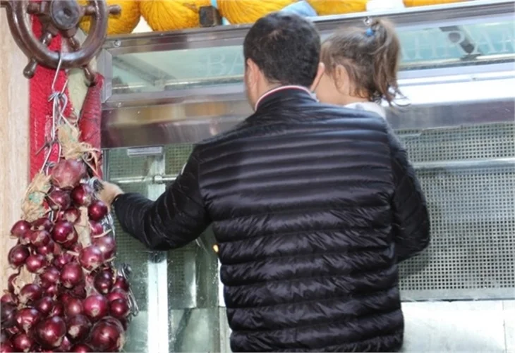 Hira, Demet’i koşturdu