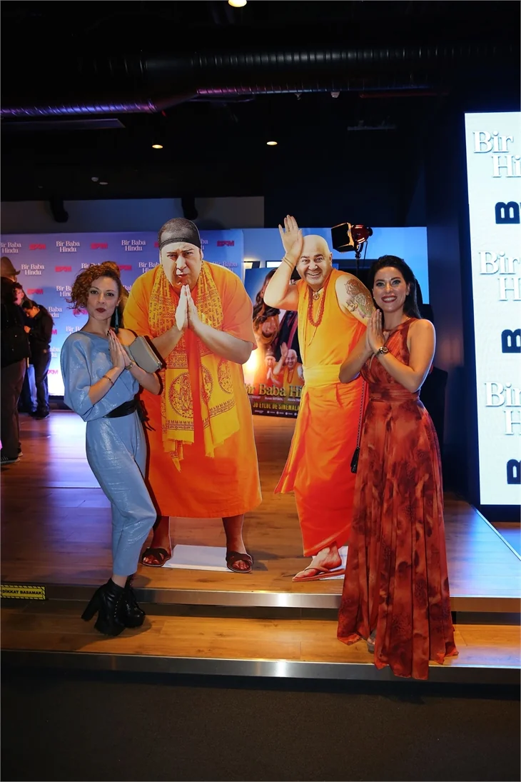"Bir Baba Hindu"nun galasında yıldız geçidi!